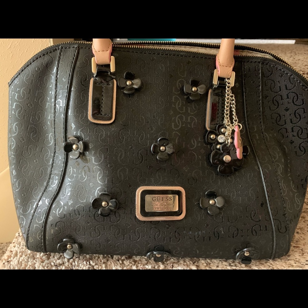 Guess purse and wallet.